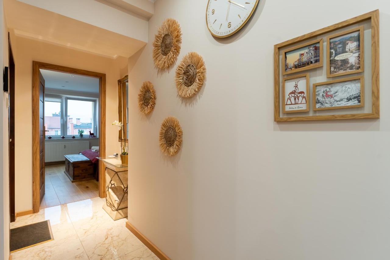 Apartament Zloty Jelonek - 4 Osobowy Na Placu Ratuszowym - Space Apart Еленя-Гура Экстерьер фото