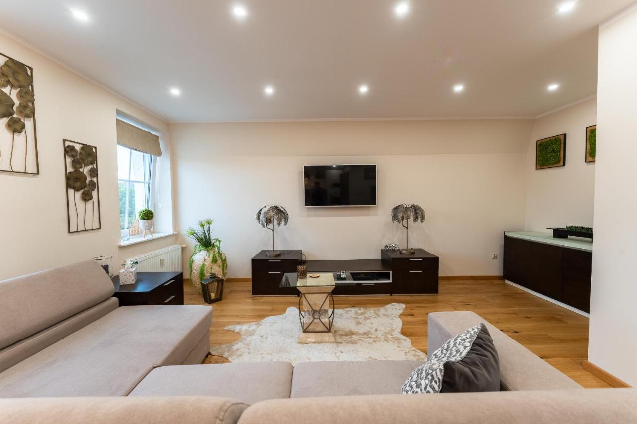 Apartament Zloty Jelonek - 4 Osobowy Na Placu Ratuszowym - Space Apart Еленя-Гура Экстерьер фото